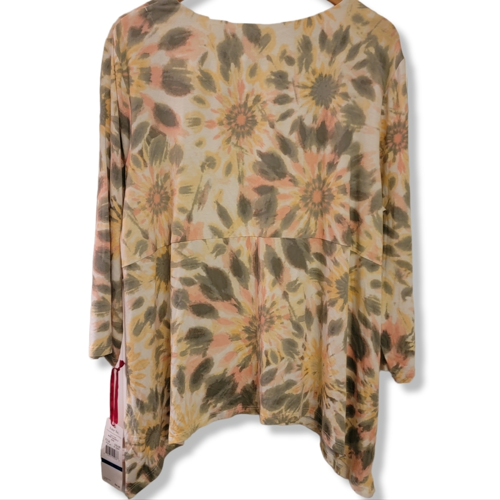 Ruby Rd. Long Sleeve Tie-Dye Floral Tunic in Beige, Olive & Peach - Picture 2 of 4